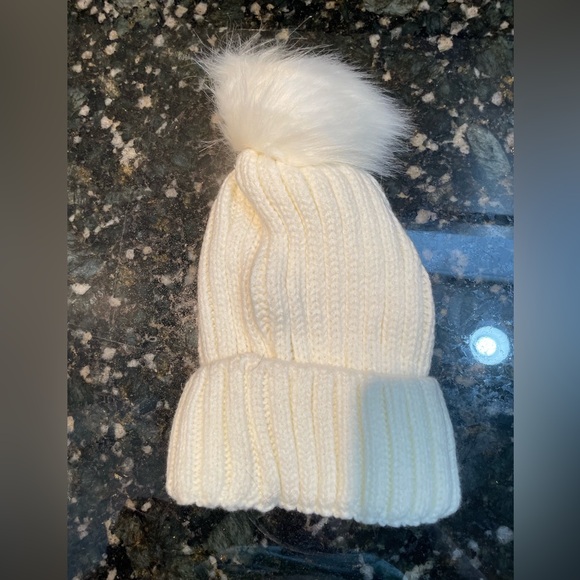 Women's Winter Essentials 4pc. Set - Picture 5 of 11